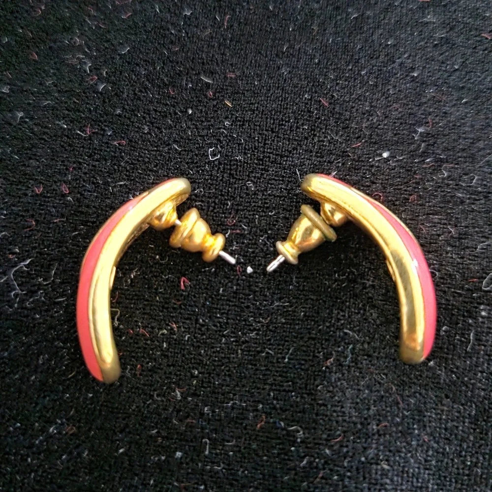 VTG Trifari Gold Tone Coral Pink Enamel Curved Post Earrings Signed TM